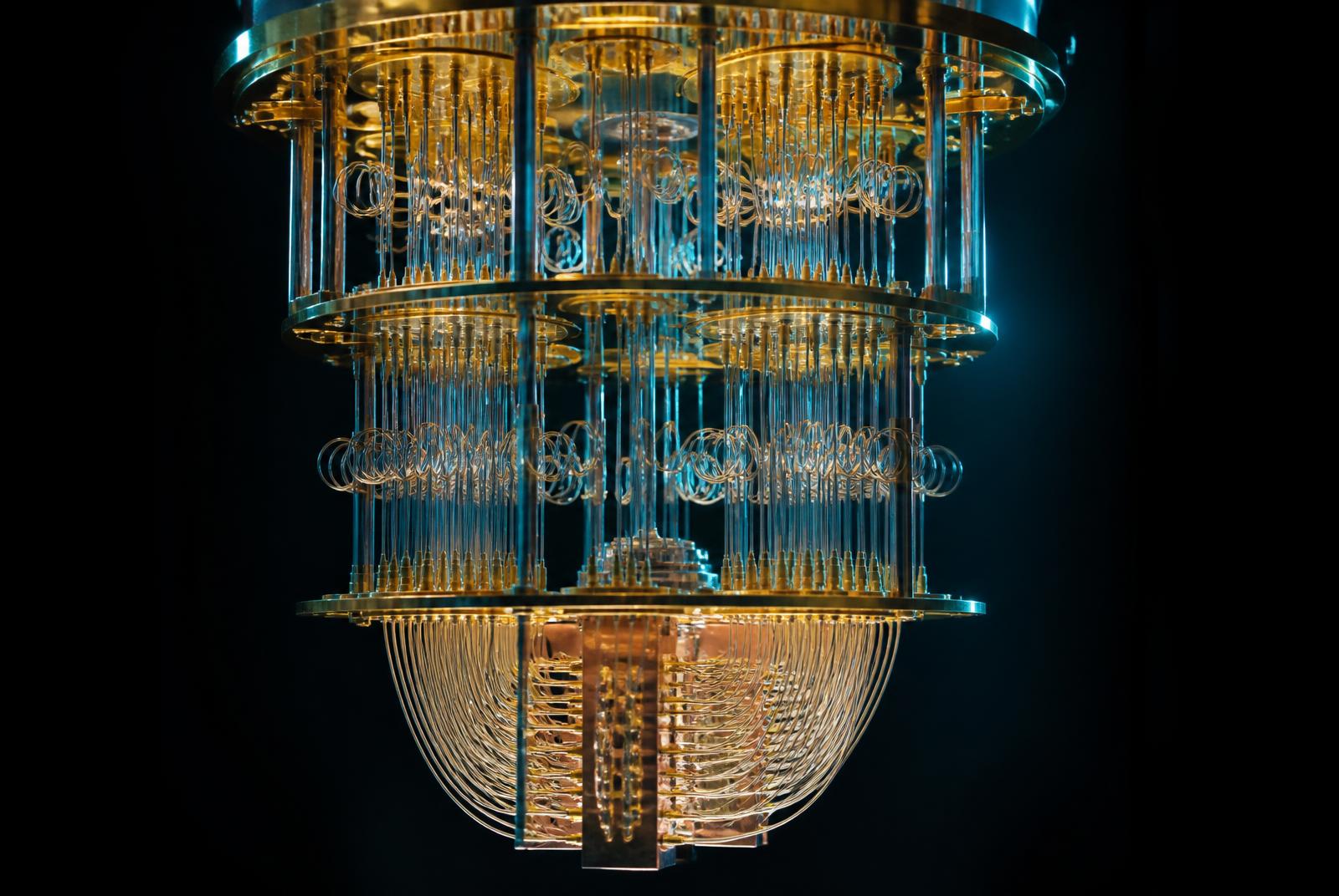 Cryogenic quantum computing hardware with gold signal wiring